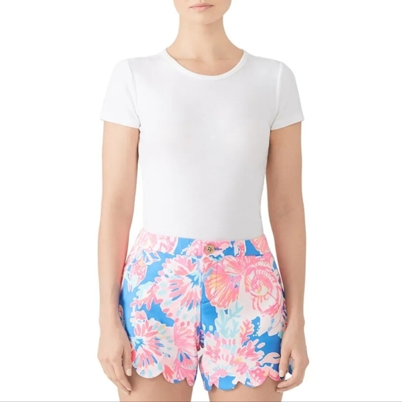 Lilly Pulitzer Buttercup Seersucker Stretch Scalloped Short Size 4 - Picture 7 of 7